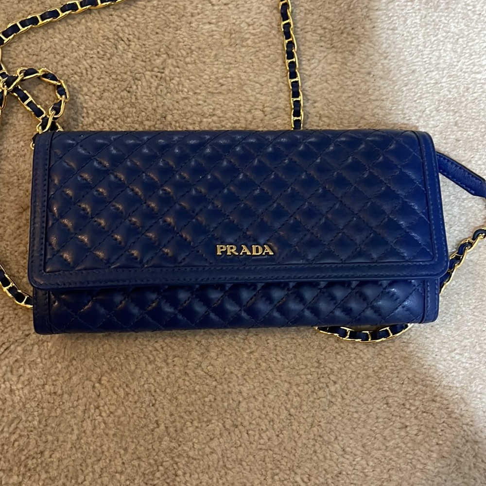 Prada soft calf quilt wallet crossbody - Picture 2 of 5